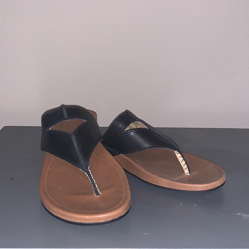 Women’s OluKai Black Leather Flip Flops Size 9